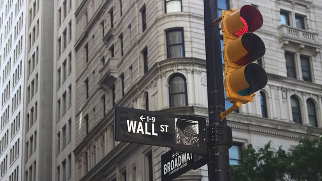 Logo for news article #2 (The 12 Worst Stocks of 2025—and the 1 That Could Turn Around)