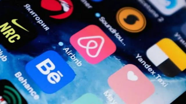 Logo for news article #1 (Airbnb: 50% of Users Turn to AI Bot for Customer Service)