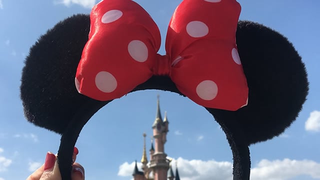 Logo for news article #0 (Disney's Newest Theme Park Has Already Broken Records)