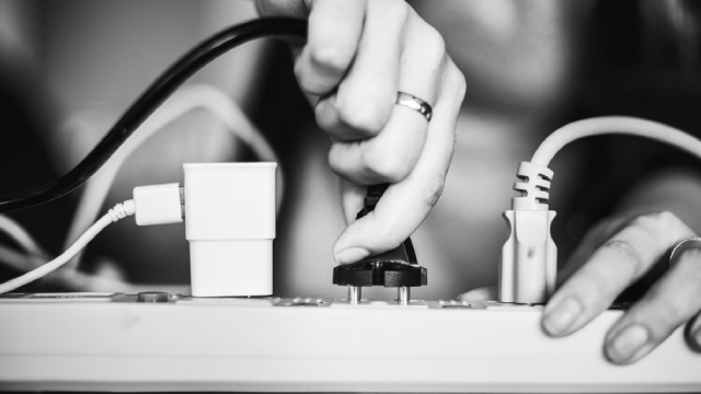 Logo for news article #1 (3M: Solid Earnings, Not Time To Invest Yet)