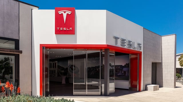 Logo for news article #0 (Tesla Stock 'Could Fall 90% Tomorrow,' Fund Manager Still Won't Buy — Here's Where He's Investing Instead)