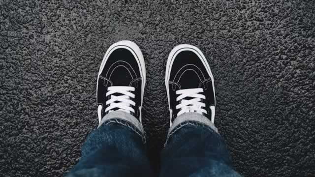 Logo for news article #2 (Deckers Stock Stoops Lower After Downgrades)