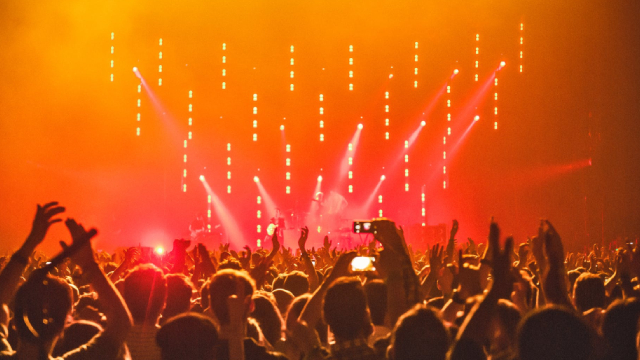 Logo for news article #2 (Sphere Entertainment (SPHR) is a Great Momentum Stock: Should You Buy?)