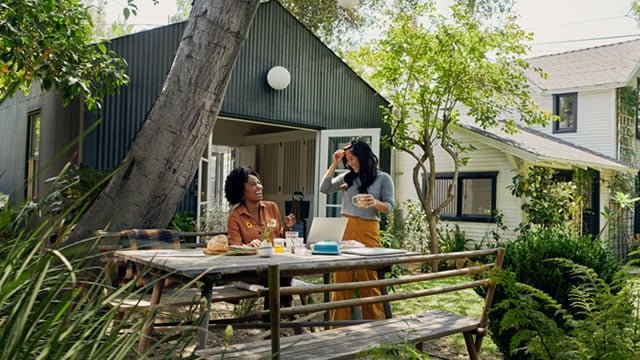 Logo for news article #2 (Airbnb shares rise on Q3 revenue beat, strong bookings)